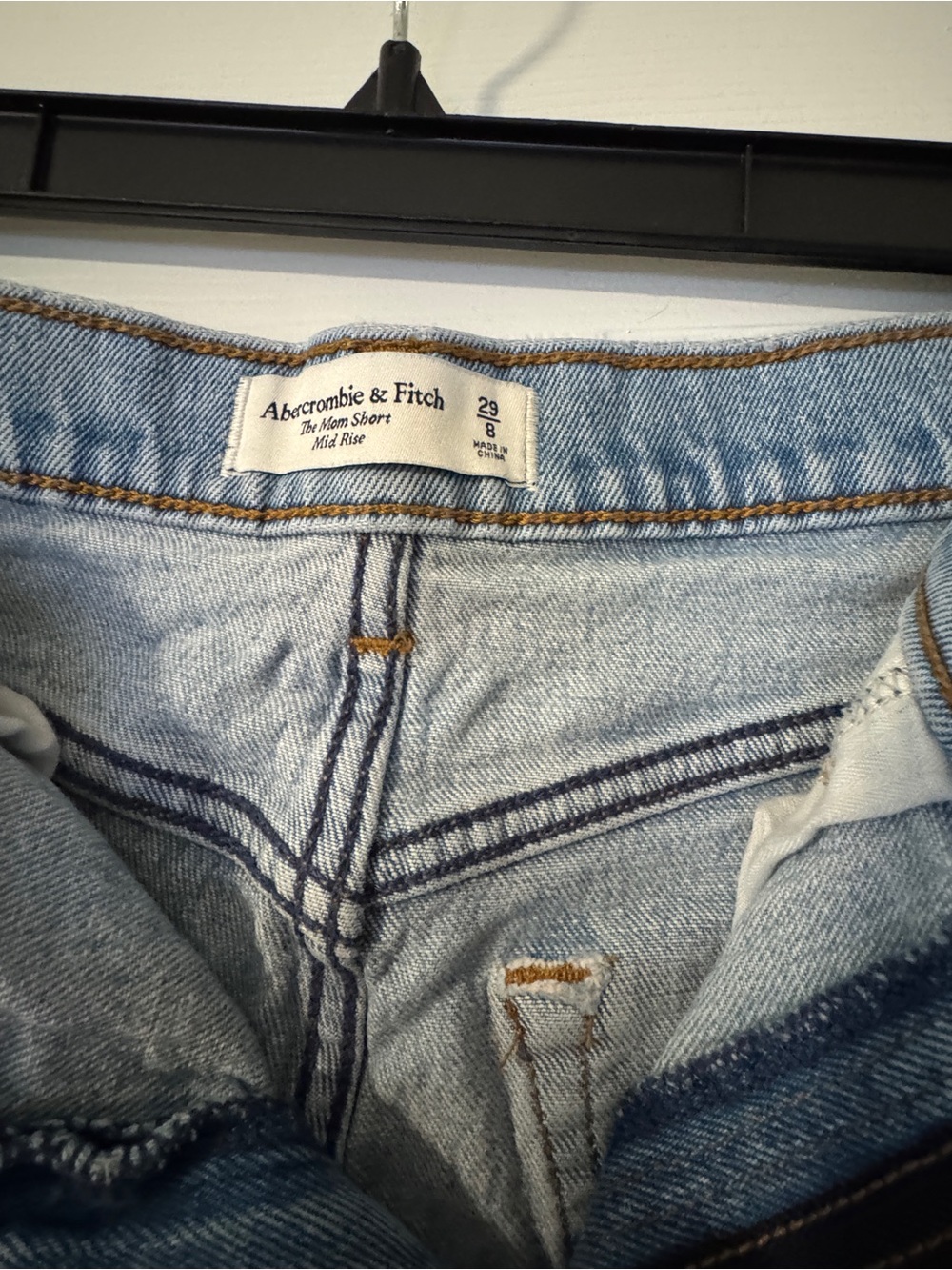 A&F Mom Short Mid Rise - Picture 3 of 3